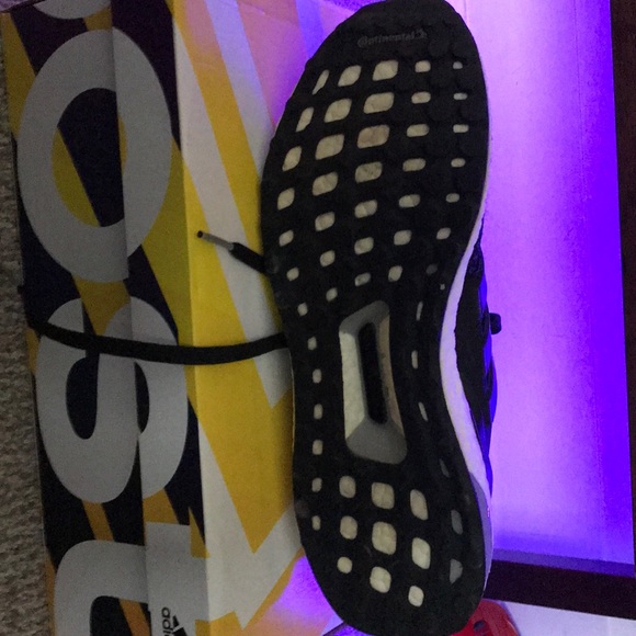 UltraBOOSTM - Picture 3 of 3